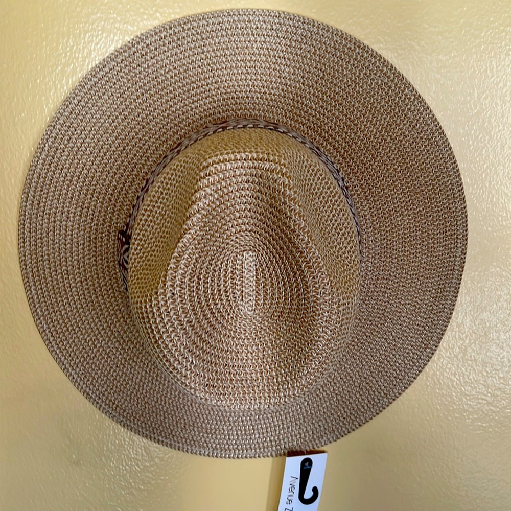 Avenue Zoe Hat one size color cream with white and tan  very stylish for summer
